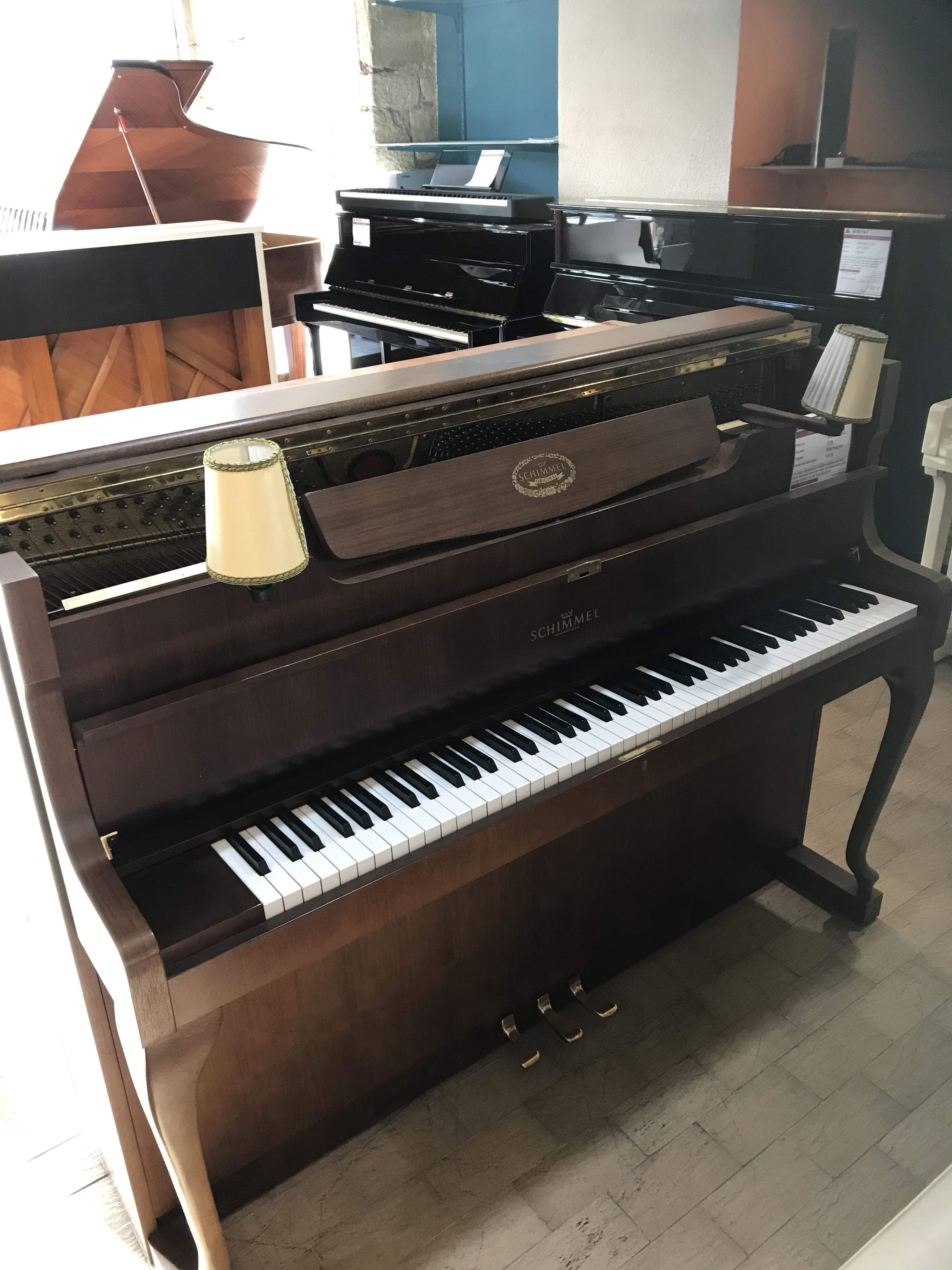 Piano d'occasion Schimmel 108