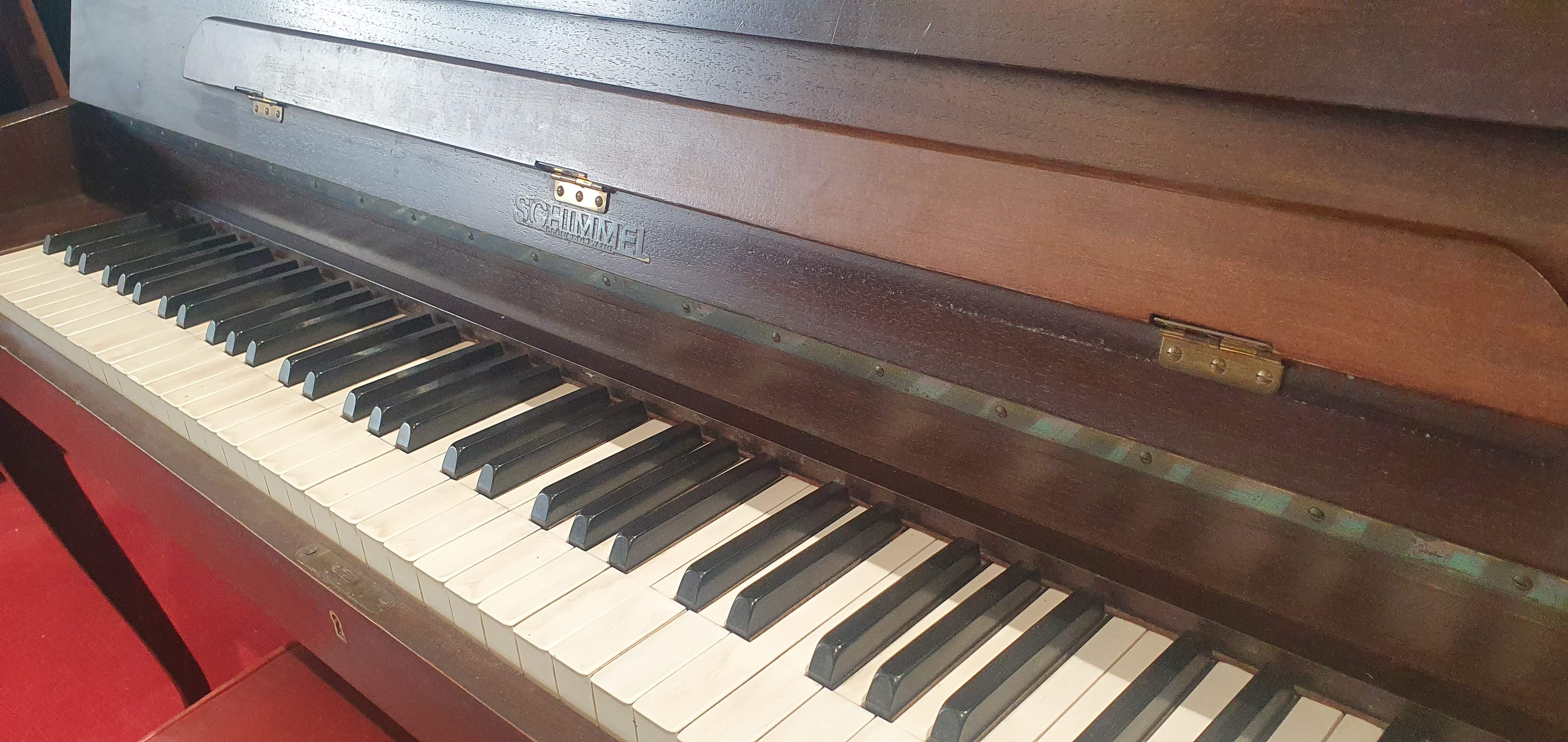 Piano d'occasion Schimmel 112